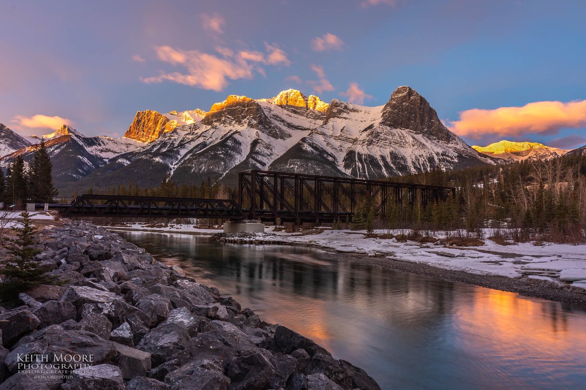 One of the photos from Fridays sunrise in Canmore!! #roadtrip #travelalberta #sunrise #photography #mountains