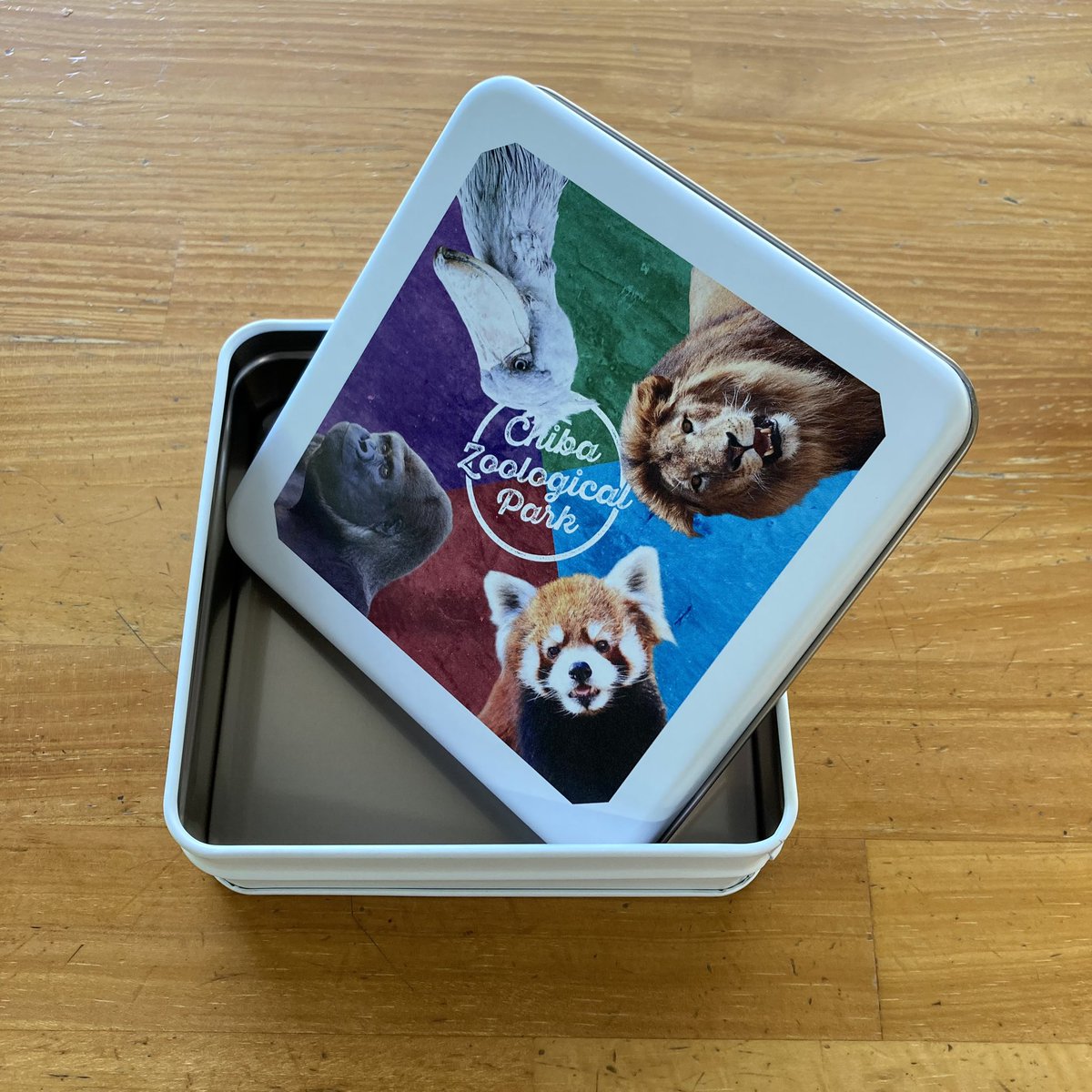 chibazoo1985's tweet image. 『4 animals』(フォーアニマルズ)の
第二弾❣️

#小物缶　仕上がりました〜✨✨😍

W124×H124サイズで色々な用途に使えますね〜😊

お土産やプレゼントにも🎁おすすめです。

第一弾のハンカチも好評発売中(^^)

ぜひぜひご覧くださいませ〜

#千葉市動物公園
#4animals
#フォーアニマルズ