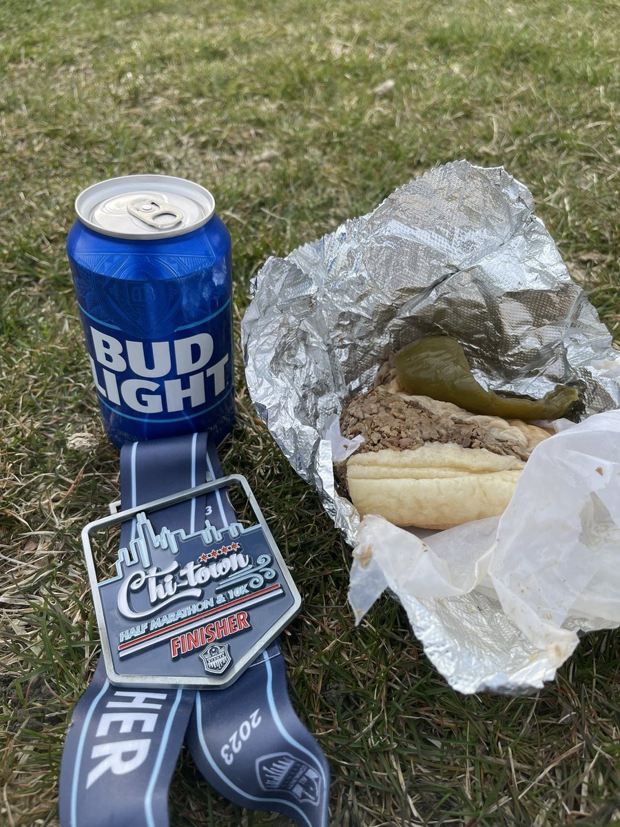 sdonoghue48's tweet photo. You know you’re running a Chicago race when there is Italian beef at the post race party. Beautiful morning up at Montrose Harbor for the ChiTown Half Marathon & 10K #runCHi #Chitown10K #ClocktowerRunners https://t.co/qTOWoSnWyL