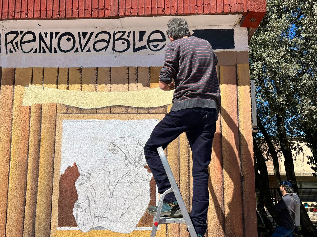 CUPCatCentral's tweet photo. 🟢DEFENSAR LA TERRA ÉS ESTIMAR-LA.
Avui hem començat un mural participatiu a Calders per denunciar la instal·lació de macroparcs a la zona i demanar que s'aposti per comunitats energètiques de proximitat i circuits curts de comercialització.
Renovables sí, macroparcs no! https://t.co/1mLUOqT8oi