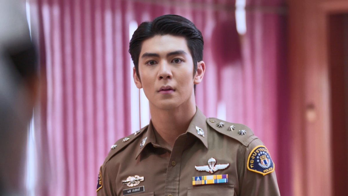 arlongfamily's tweet photo. ขนาดสาวเดือนยังตกใจที่นายหล่อคือระพี #เลือดเจ้าพระยาEP17 https://t.co/QF1wgiPbNI