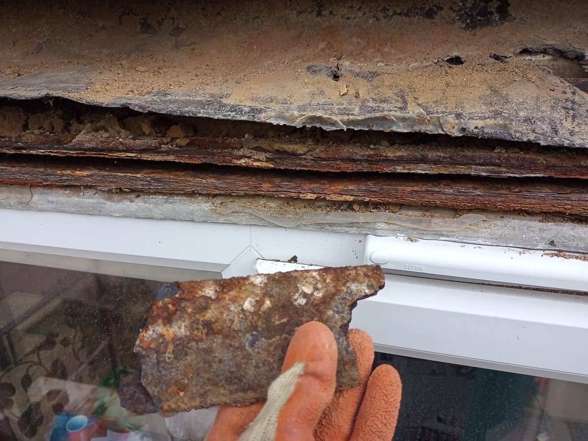 WRepointing's tweet photo. Another Lintel replacement job in Goring, West Sussex.
The old angle iron is rusting so bad that the rust is leaking onto the window below - see yellow marks !
The old angle iron has also doubled in height due to the rust and started encroaching onto the window below ! https://t.co/iobybnwlH2