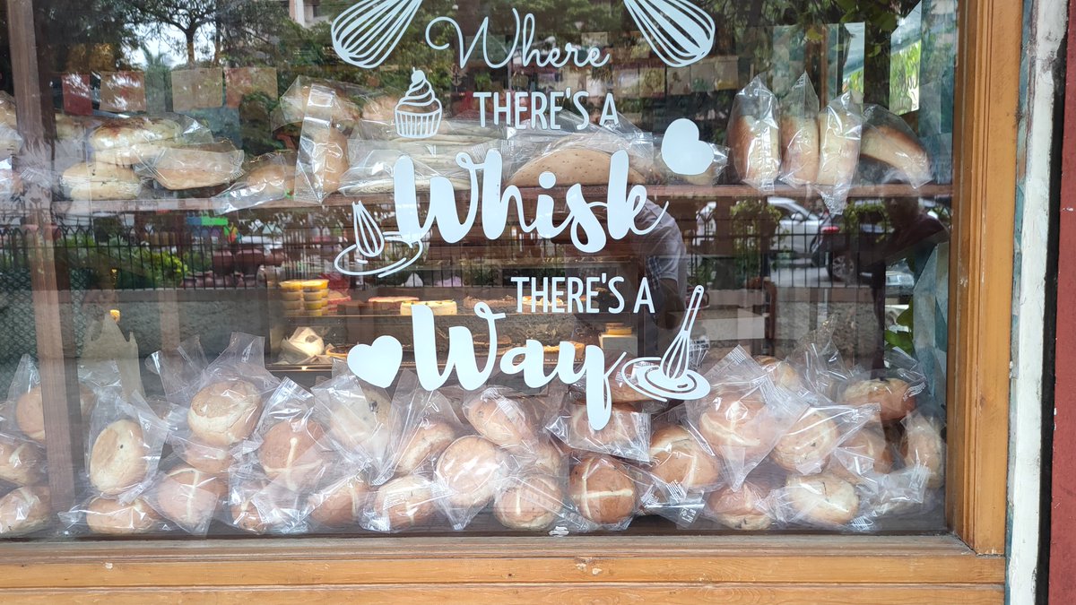 katyalnikhil's tweet photo. #HotCrossBuns adorn a local baker's display. #Bun marks the end of #Lent. Cross represents the #crucifixion of #Jesus, the #spices inside signify the spices used to #embalm him at his burial. #FoodAndAllThat https://t.co/ydGxofVb31