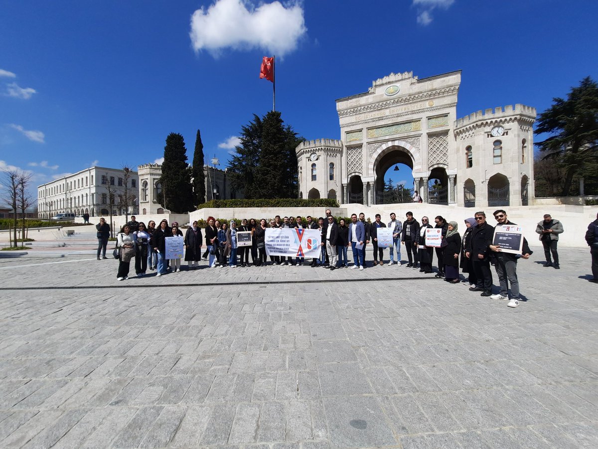 Mahmut__ozay's tweet photo. 🔺Psikolojik Danışman ve Rehberlik normunun güncellenmesi ve ek atama için birçok ilde basın açıklaması yapıldı. Öğretmenler
#PDRmeydandaNormNerde diyerek seslerini duyurmaya çalışıyorlar. https://t.co/sZoN5EkRcQ