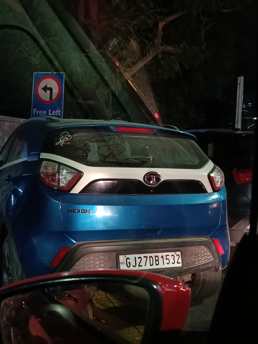 meenukaul's tweet photo. So cars are randomly parked on the main road  as valet parking for Someshwar RO gola and others on Judge's Bungalow crossroads despite signboard saying left turn open. Traffic jam is a regular feature but @PoliceAhmedabad @AhmedabadPolice turning a blind eye https://t.co/92DG7KjdHx