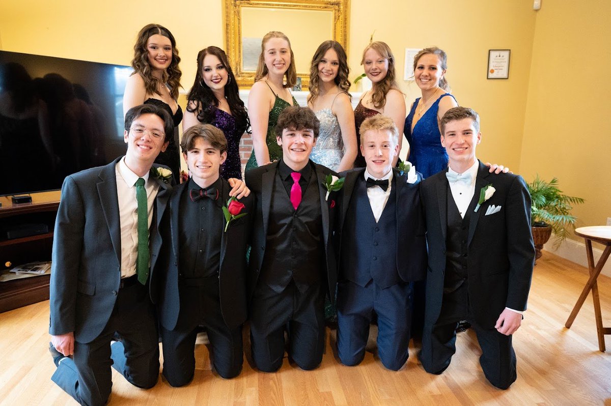 nrhsmasquers's tweet image. Junior Prom doin' it up right! Lookin' good. #sunshine #masquersisfamily #besafehavefun