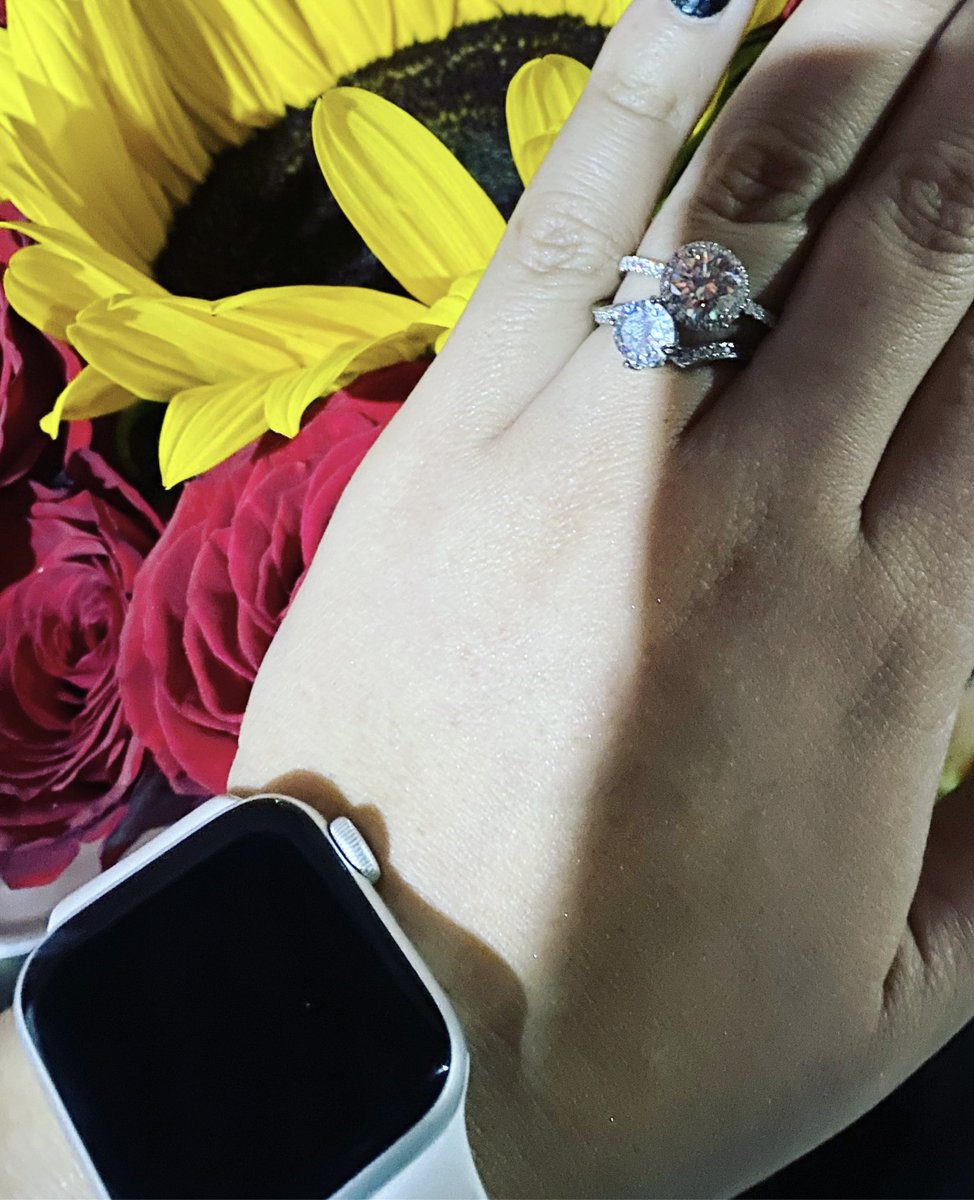 Caaroolina98's tweet photo. 01 octubre 2022 Anillo de Promesa 
07 abril 2023 Anillo de Compromiso https://t.co/3MAHfv5Mnw
