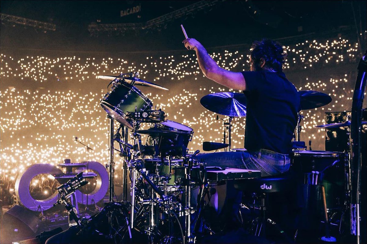 TheKillersItaly's tweet photo. 📰 #news — Dopo qualche data in eventi privati o pubblici nei primi mesi dell’anno, la band è ripartita con la parte finale dell’#ImplodingtheMirage Tour https://t.co/mAl62Oo4tM #TheKillers

📷 @chrisphelps_com https://t.co/Ib7RLGfC30