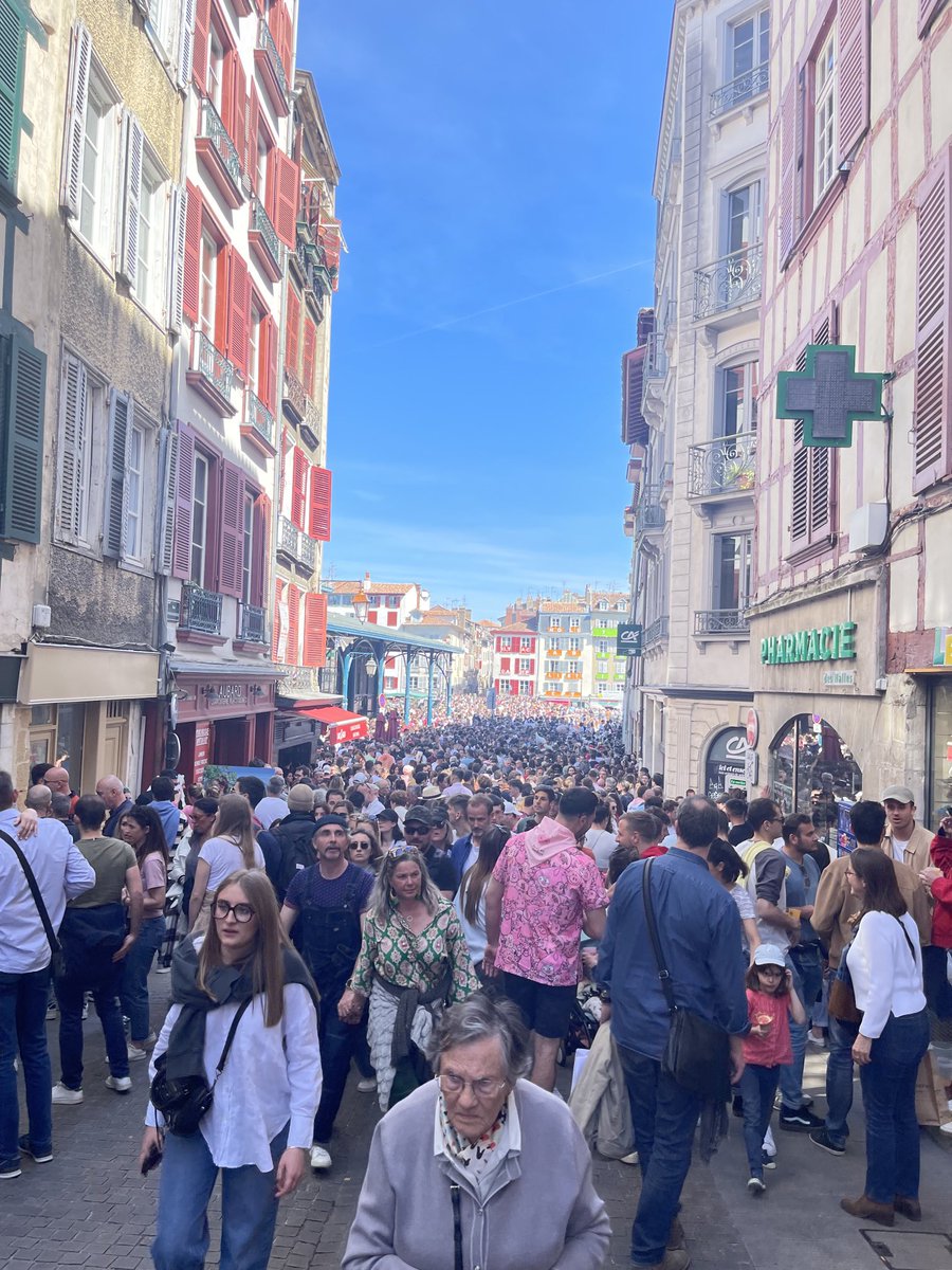 #bayonne ! La vie ❤️ ⁦<a href="/JreneEtchegaray/">Jean-René Etchegaray</a>⁩ ⁦<a href="/VilleDeBayonne/">VilleDeBayonne</a>⁩