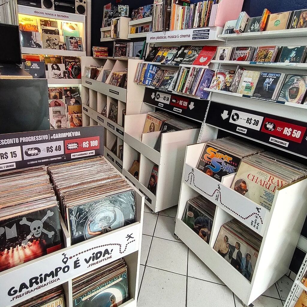 Midiatorium's tweet photo. Bom dia! #PrefiraLojaFísica neste sábado! Loja aberta até às 14 horas. Garimpo para todos os gostos e bolsos ♥️✌🏻😉
#PrefiraMídiaFísica #fiqueoffline #vinil #discodevinil #lojadedisco #lojadediscos #dj #discotecagem https://t.co/ycSziqVoBy https://t.co/1O1jf6exRa