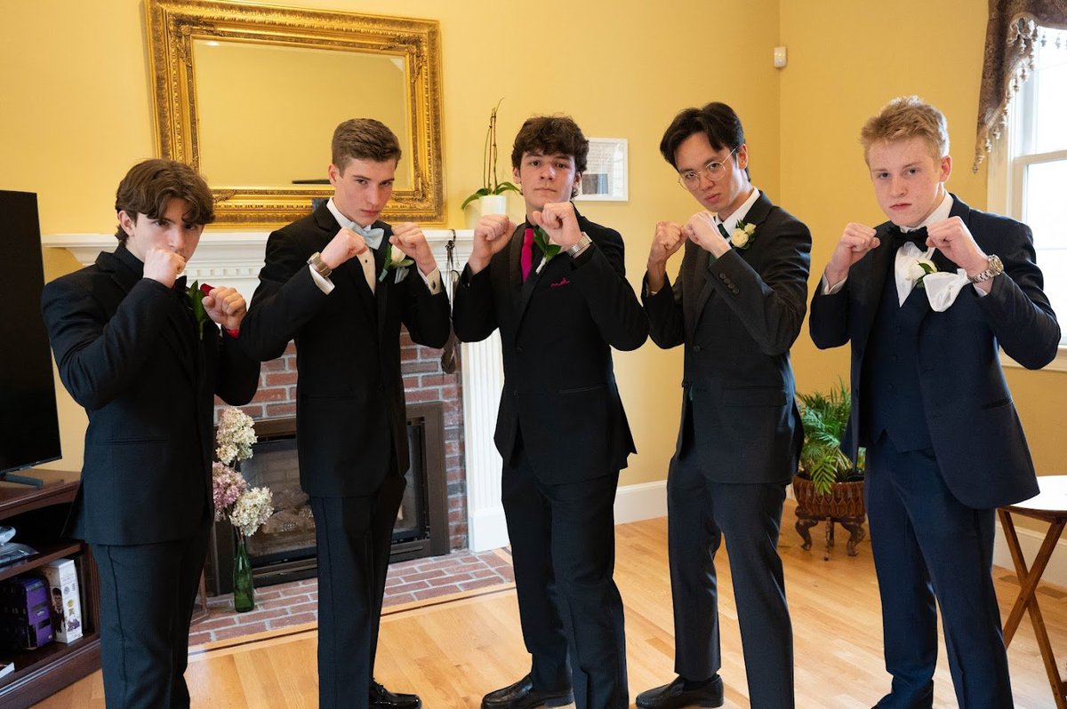 nrhsmasquers's tweet image. Junior Prom doin' it up right! Lookin' good. #sunshine #masquersisfamily #besafehavefun