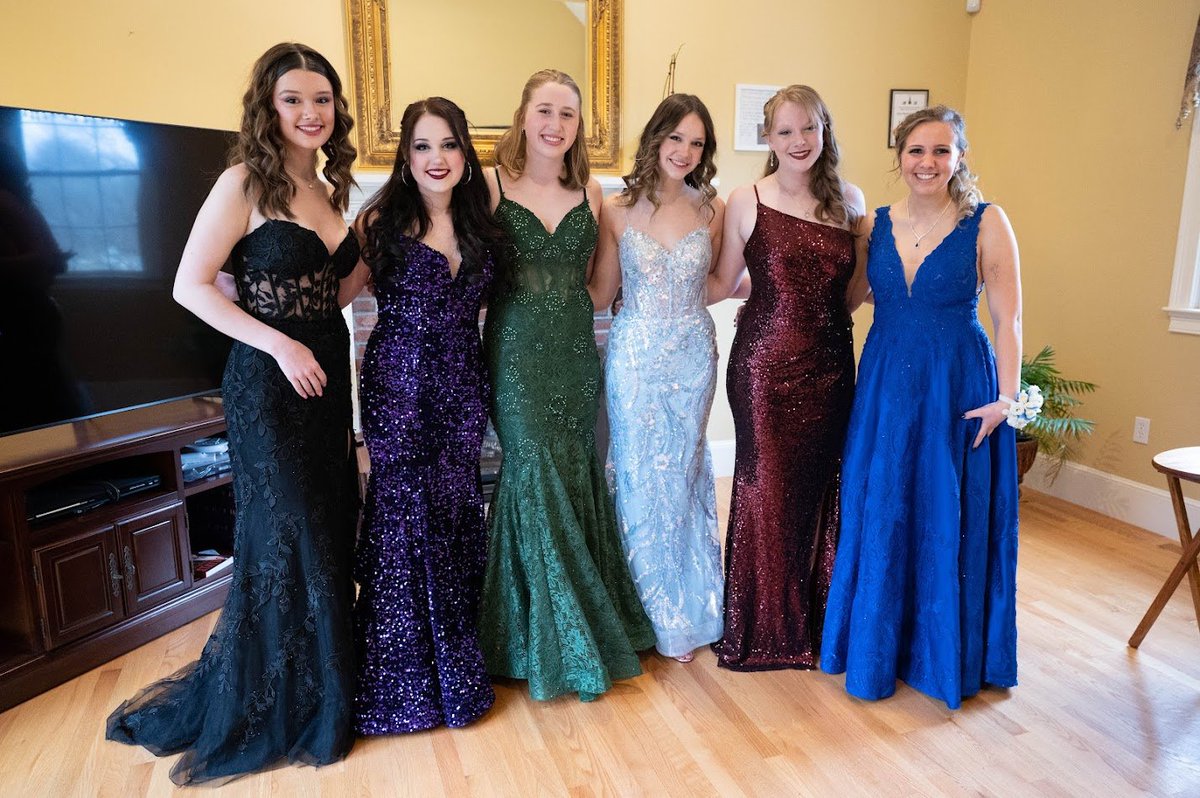 nrhsmasquers's tweet image. Junior Prom doin' it up right! Lookin' good. #sunshine #masquersisfamily #besafehavefun