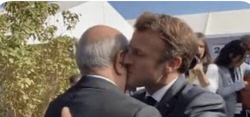 owaimer_al's tweet photo. SAINT TEBOUNE 14 avril Une nouvelle date des amoureux 🌈🌈🇩🇿🇫🇷 #macron #teboune #hirak #algerie #amants #lgtb https://t.co/092PmvXikr