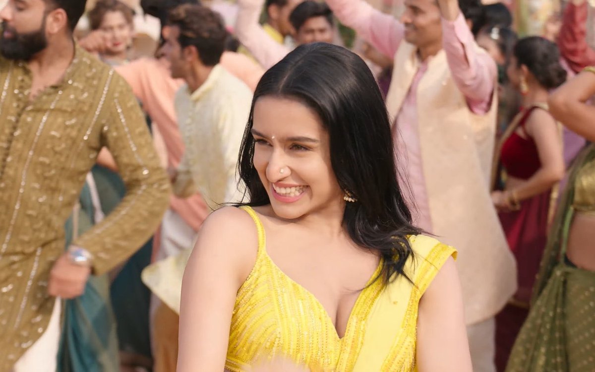 TN_ShraddhaFan's tweet photo. Show me the thumkaa😘😘
#ShraddhaKapoor #TN_ShraddhaFan https://t.co/gateEhLULT