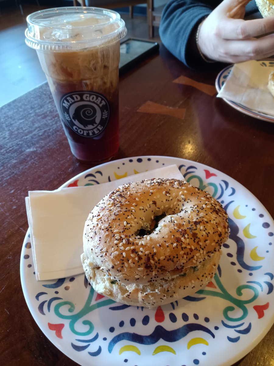 DavidTwin88's tweet photo. Saturday morning breakfast with the twin! #twins #wombmate #lifeisgood @SamTwin88 https://t.co/dnvqIn3jqC