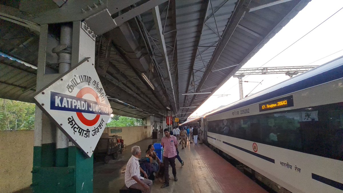 somasundaram18's tweet photo. Maiden run of Chennai Central - Coimbatore VANDE BHARAT Express in the newly upgraded 130kmph section between Chennai Central - Jolarpettai. 

Thanks to central government 

Pic with Hon.MLA  @VanathiBJP

 @pandianexp https://t.co/gC6zRmZspv