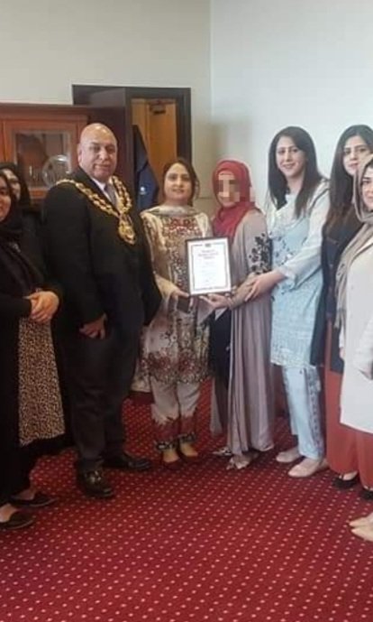 NajmaKhalid1's tweet photo. A very Special Thank You to former chai lady Malka, who made these heavenly Katori chaats. So 😋 delicious. 
Great to see so many former and current chai ladies progressing and setting up their own businesses. #ChaiDevelopment = #StrongRoots #SupportLocally #Oldham https://t.co/evSxFea5jd