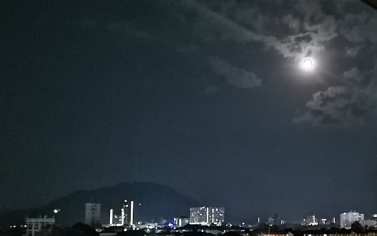 SaifulSaad11's tweet photo. Ramadhan night 2023 https://t.co/Z1xw92nvKN