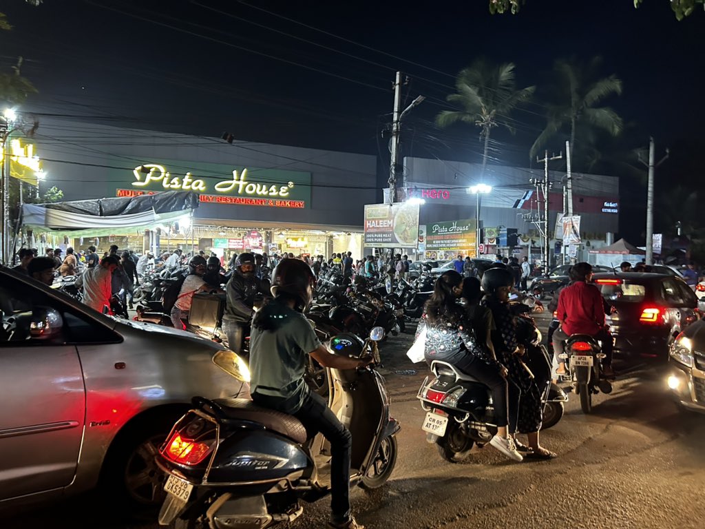 makthal's tweet photo. #hydtp 
Pista House Suchitra service road next to Decathlon is a mess in handling its parking facilities leading to utter chaos . It’s become a daily
Menace to all of us regular commuters . Please look into it on priority to ensure they take proper care . https://t.co/OswR4JlxCu