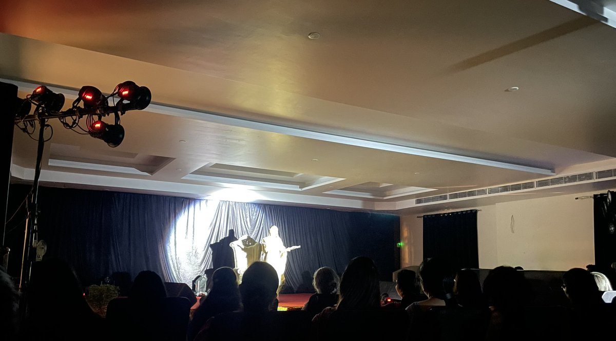 अयोध्या में 'रामायण कला उत्सव' के दुसरे दिन में कलाकार अंजना चांडक के प्रदर्शन की झलकियां | कलाकार का स्वागत करते हुए अहसास वूमेन भुबनेश्वर वेदुला रामलक्ष्मी और अभिनन्दन करते हुए अहसास वूमेन नागपुर मोनिका भगवागर

#RamayanKalaUtsav <a href="/ehsaaswomen/">EHSAAS</a> <a href="/RamalakshmiVed2/">Dr. Ramalakshmi Vedula</a>