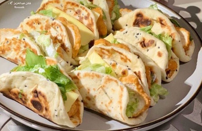 trend_foodh's tweet photo. ثريد 

وصفات   (  ماك عربي🌮 🌙 )  ساندوتشات سهله وسريعه رائعه لسفره رمضان 🌮

#ترند_فود https://t.co/y9pde6GYci