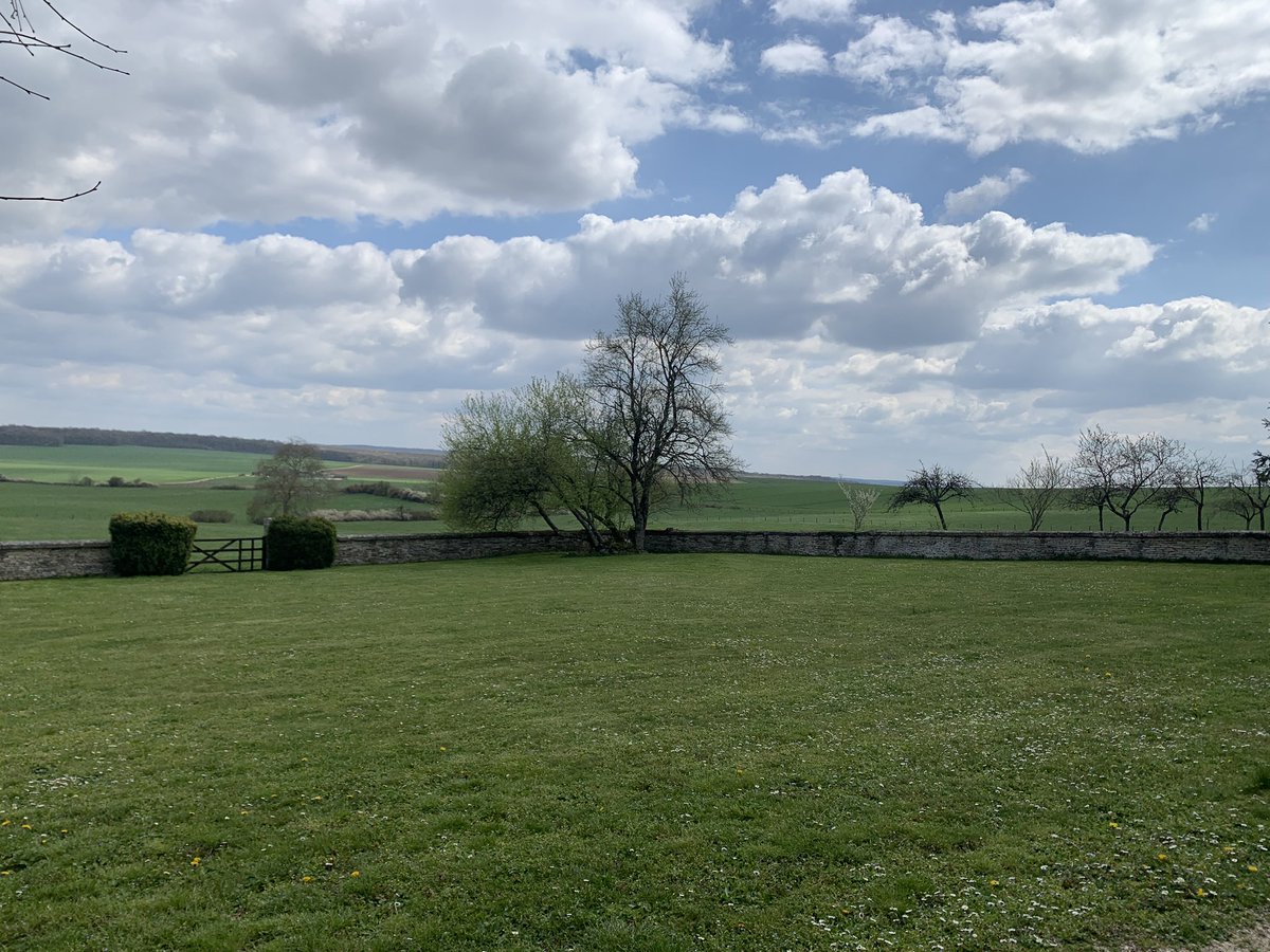 Frappant de constater combien la vue de La Montagne est de même inspiration que celle qu’offre La Boisserie <a href="/jsdecaux/">JSDecaux</a> <a href="/MairieColombey/">Mairie Colombey (52)</a>