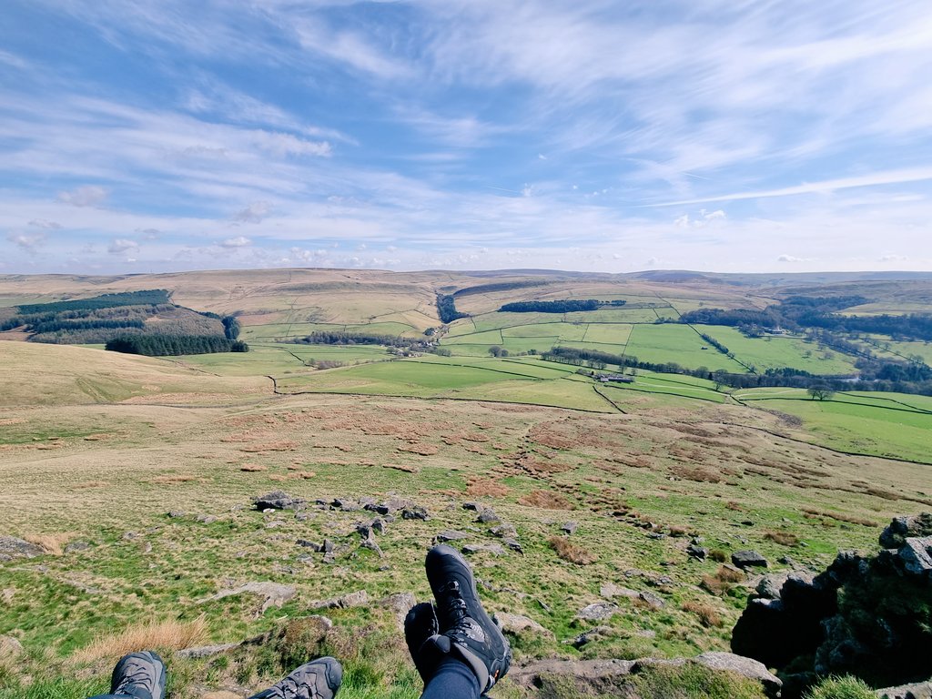 VickiA999's tweet photo. Today was a good day, gorgeous weather 🌞, lunch with a view 🥪 and a pint to finish 🍻.....now a nap before night shift😴📞🔥🚒🚒🚒 #shutlingsloe #3peakstraining @TomWB03 https://t.co/a27cHTlZVV
