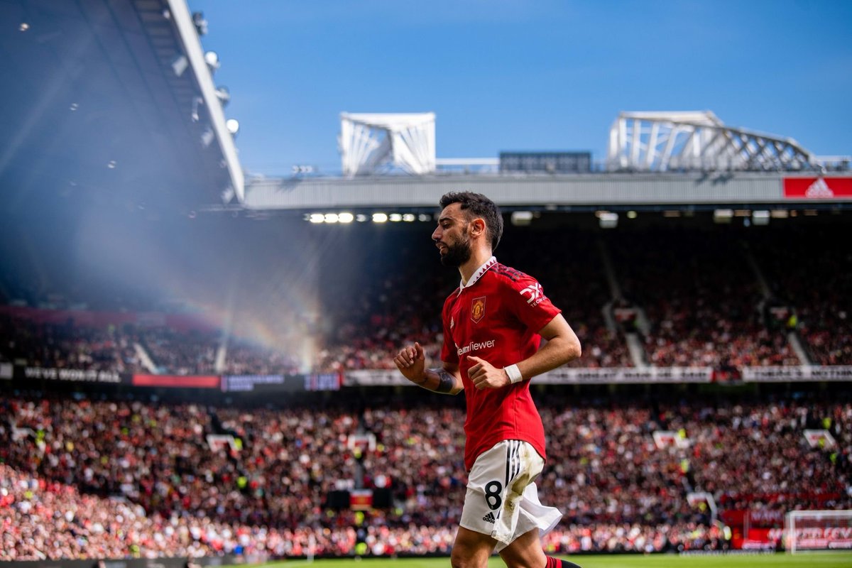 تين هاج من ساعة ما خلي برونو يلعب ادوا اريكسن ك deeplying midfielder وهو رايق سويتشات وكرات برونو الطوليه كانت عظمه وتين هاج كان ذكي انه خلاه يلعب الدور ده وخلي ماك يكون advanced لان برونو اعلي تقنية بكتير من ماك  والنتيجه ماك سجل برونو رجل المباراه 

#مانشستر_يونايتد_ايفرتون
