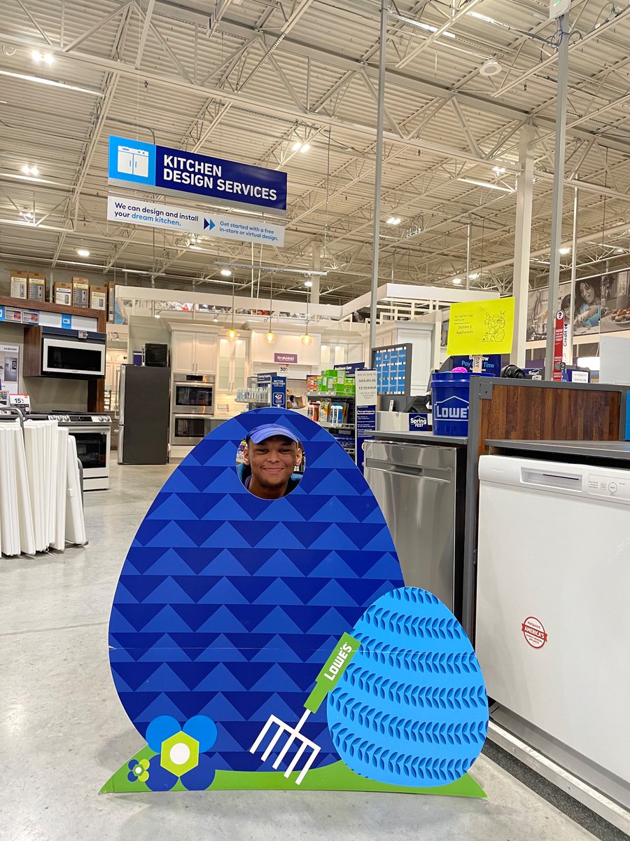 ThatTanya's tweet photo. Makaila and Josh are super EGGcited about #lowesspringfest 🐰🌷🐇 @JeepAdvent4Me @Kimberly_1764 https://t.co/Jz2ZroGGz1
