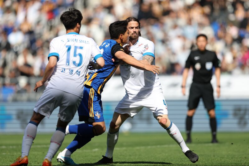 rioriver_'s tweet photo. #Kleague
#Kリーグ1
#蔚山現代
#울산현대
2023.04.08
R6 蔚山現代×水原三星

古巣蔚山との対戦

#DaveBulthuis  
@DaveBulthuis28 https://t.co/o8Egk7Iw5c