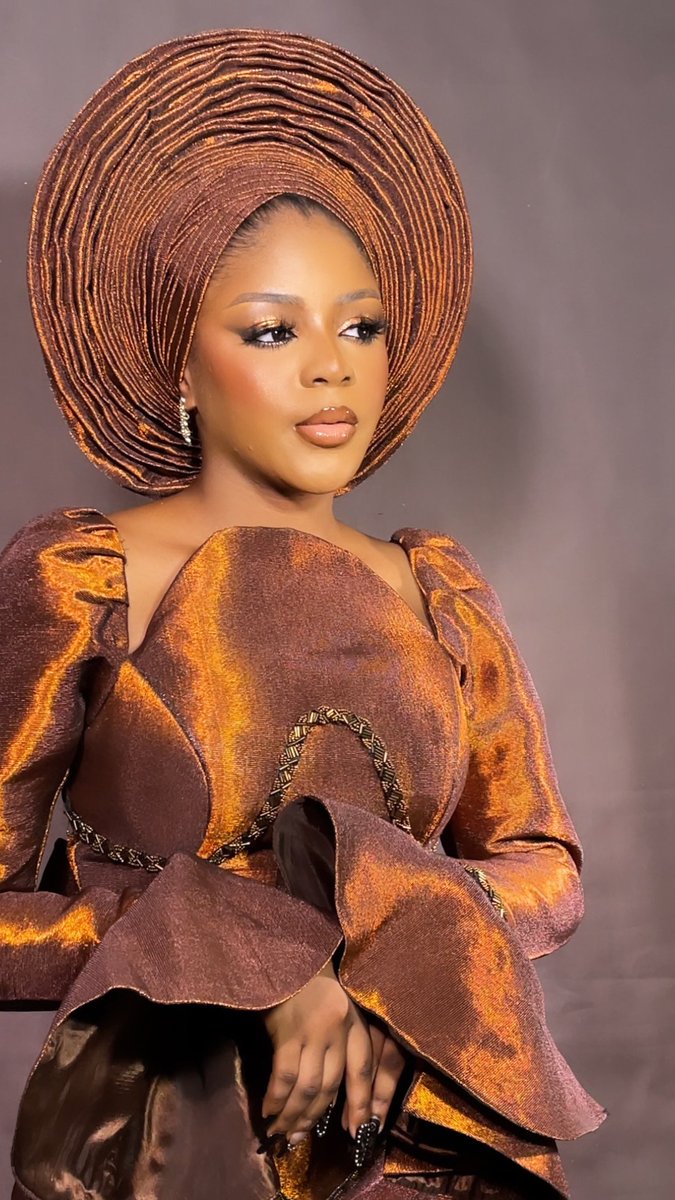 divas_craft's tweet photo. Flawless to say the least✨✨

MUA:@tomi_aina 
Gele:@ttgele_ 
Accessories:@cici_fashionworld 

#lagosweddings #owanbe #ibadanwedding #ibadanweddings #loveweddings #asoebispecial #asooke #divascraft2023 #lagosweddingvendor #bellanaijaweddingsng #yorubaweddings #sugarwedding https://t.co/m8WY7IQCMP