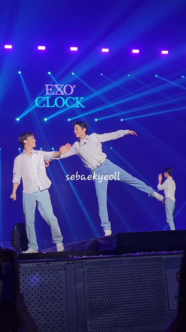 littlexiunshine's tweet photo. Too many things going on (not to mention the illusion lol) but xiumin fairy king ballerina is the highlight. https://t.co/8WOrSmjb8B
