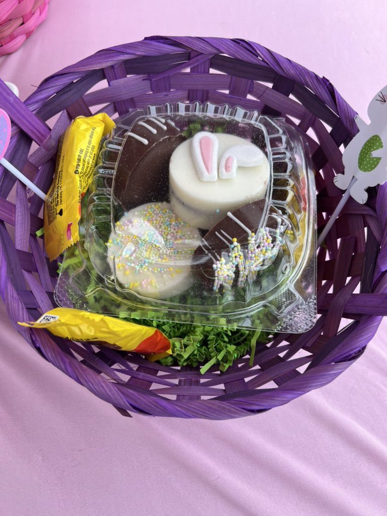 Come out to 500N Main St and shop our Easter sweets this morning 🐣🍓