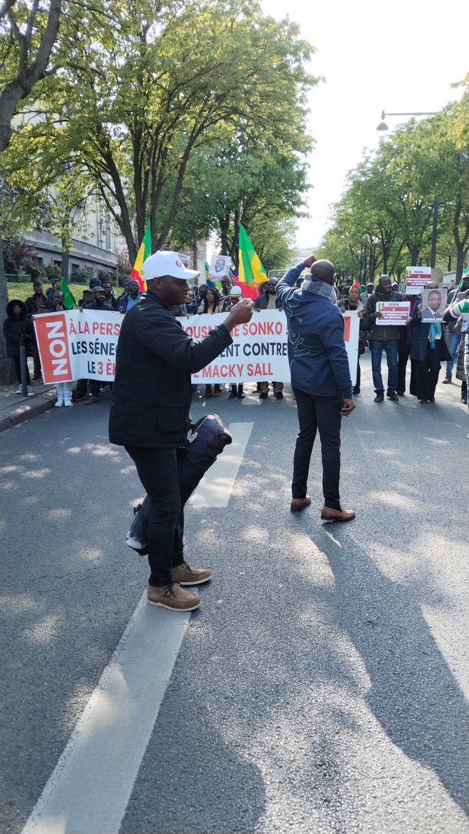 Marche panafricaine contre le 3e mandant dans tous les pays africains et contre la dictature dans nos pays.
#FreeSenegal 
#FreeAfrique