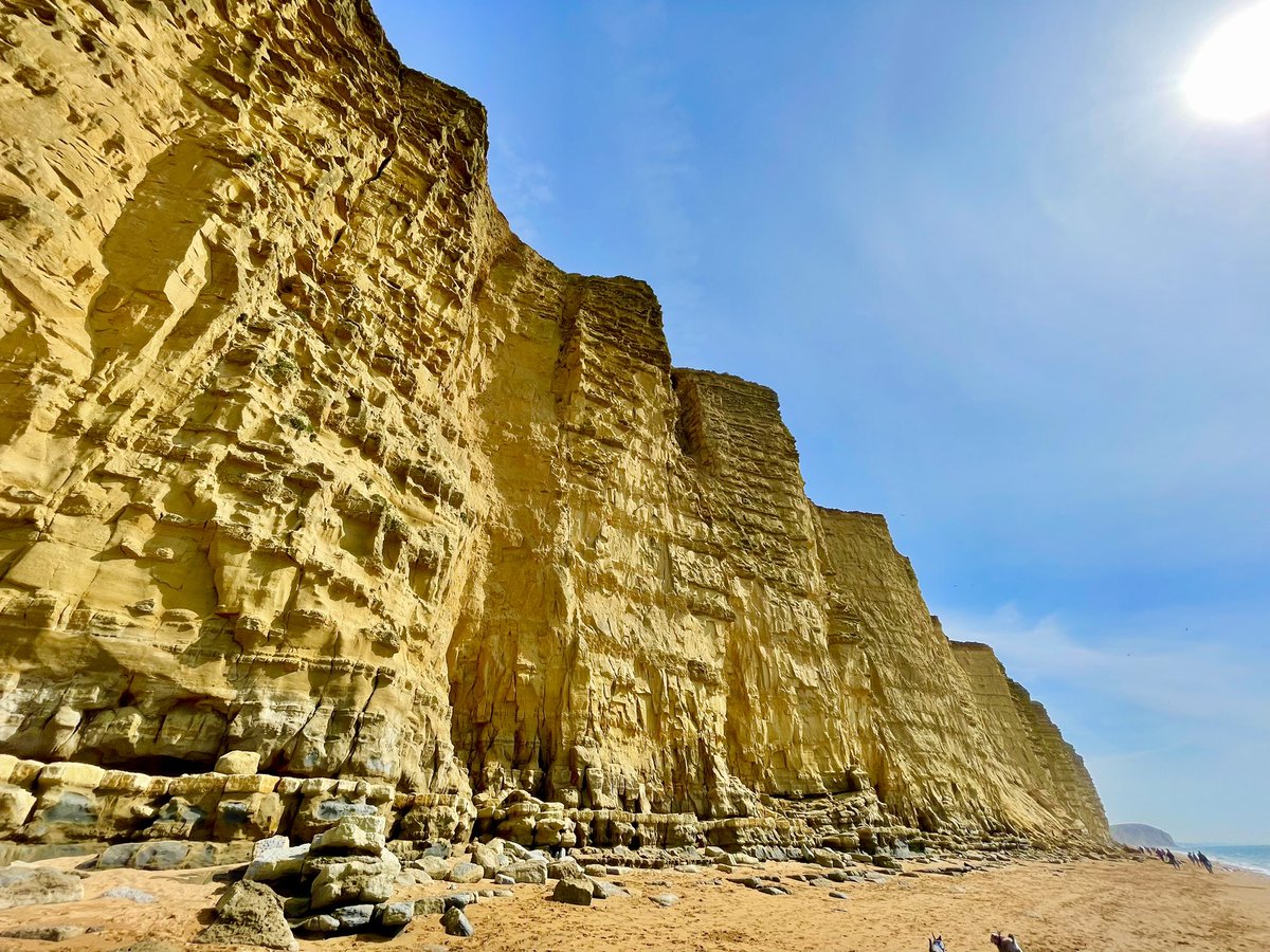 PeteWhite999's tweet photo. Beautiful #Jurassic Coast. 🦖🦕 A lovely stroll along the beach today in the #sunshine.☀️#Dorset #Eype #Bridport #Easter2023 #BankHolidayWeekend https://t.co/bROwHLHP6z