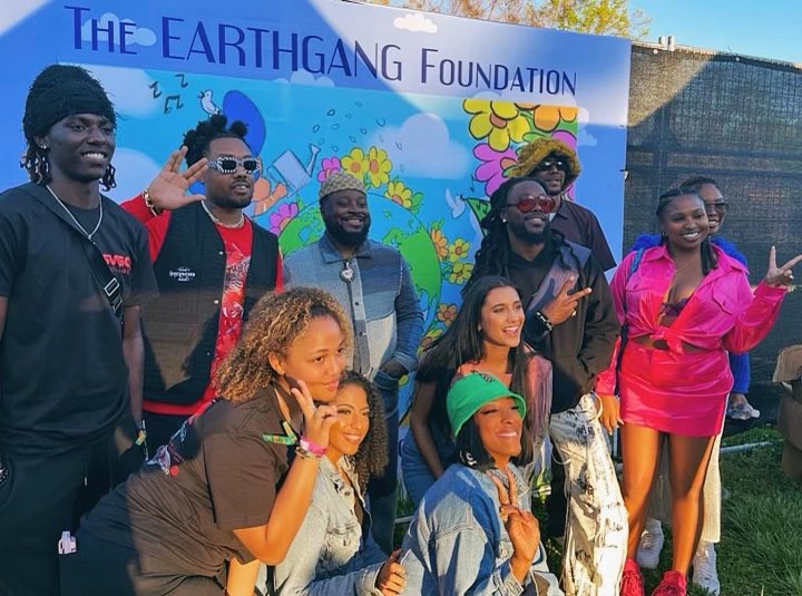 aisharashiddd's tweet image. 6 months ago I cold pitched @EarthGang 

Last week I launched their foundation