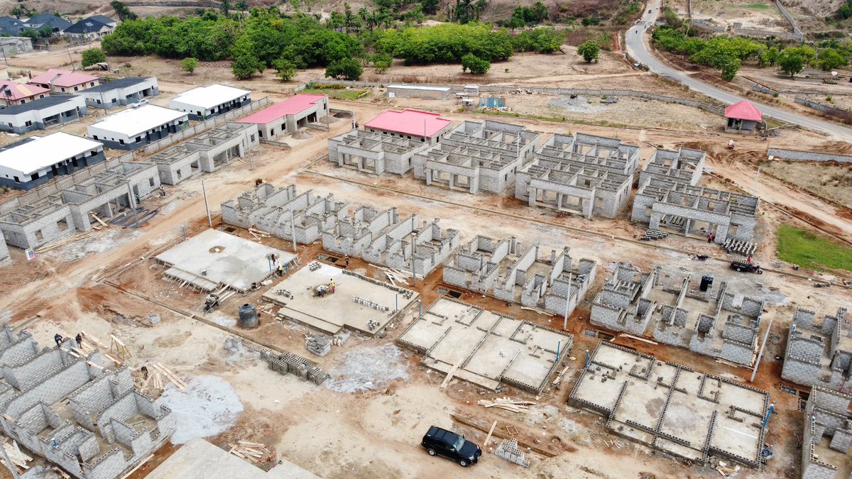 0laJacobs's tweet photo. Introducing PALMSVILLE ESTATE. A beautiful and classy affordable housing development located in Kuje, Abuja. 

Interested buyers can send me a DM or reach me on any of the contacts on my profile. 

Palmpay chief chimamanda gang of Lagos #realestate #buyahome #abujahomes https://t.co/Le07xvwu9y