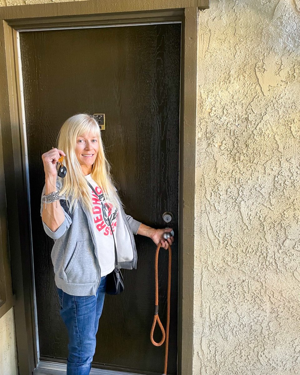 pathpartners's tweet image. Meet Deborah! She and her dog Bailey now have a safe and stable home after Deborah experienced homelessness for 12 years. Through it all, Deborah never lost her positive attitude. Welcome home Deborah! 😊🏠❤️