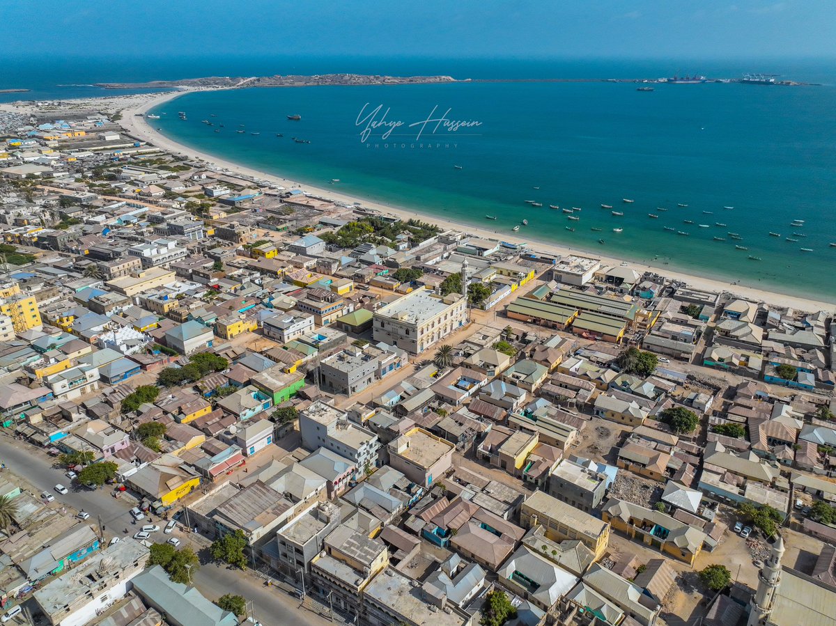 YayeSein's tweet photo. An aerial view of Kismayo Coastal Town, which is the provincial capital of Lower Jubba Region and the third capital of Somalia, located in the south of the country. https://t.co/UFwaFWHpxD