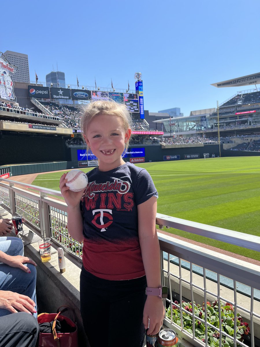 jasonbaune4's tweet photo. Having a blast on a beautiful afternoon at the @Twins game. Nolan’s a @kylefarmer fan and B has a new favorite player too! Thanks for the ball @FlashGThe3rd #TwinsTerritory https://t.co/yHUMUKEA2N