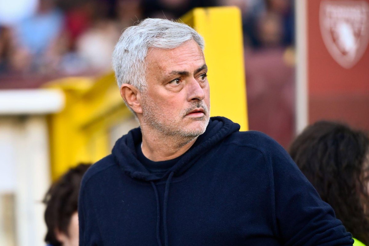 JosRodriguez37's tweet photo. 🔥😡 José Mourinho acaba de destruir a Cassano: "Cassano jugó en la Roma, en el Real Madrid y en el Inter. En Roma ganó una Supercoppa sin jugar, en Madrid es recordado por su chaqueta y en el Inter no ganó ni la Copa de Lombardía".

Hasta luego. https://t.co/R7e4qeJImr