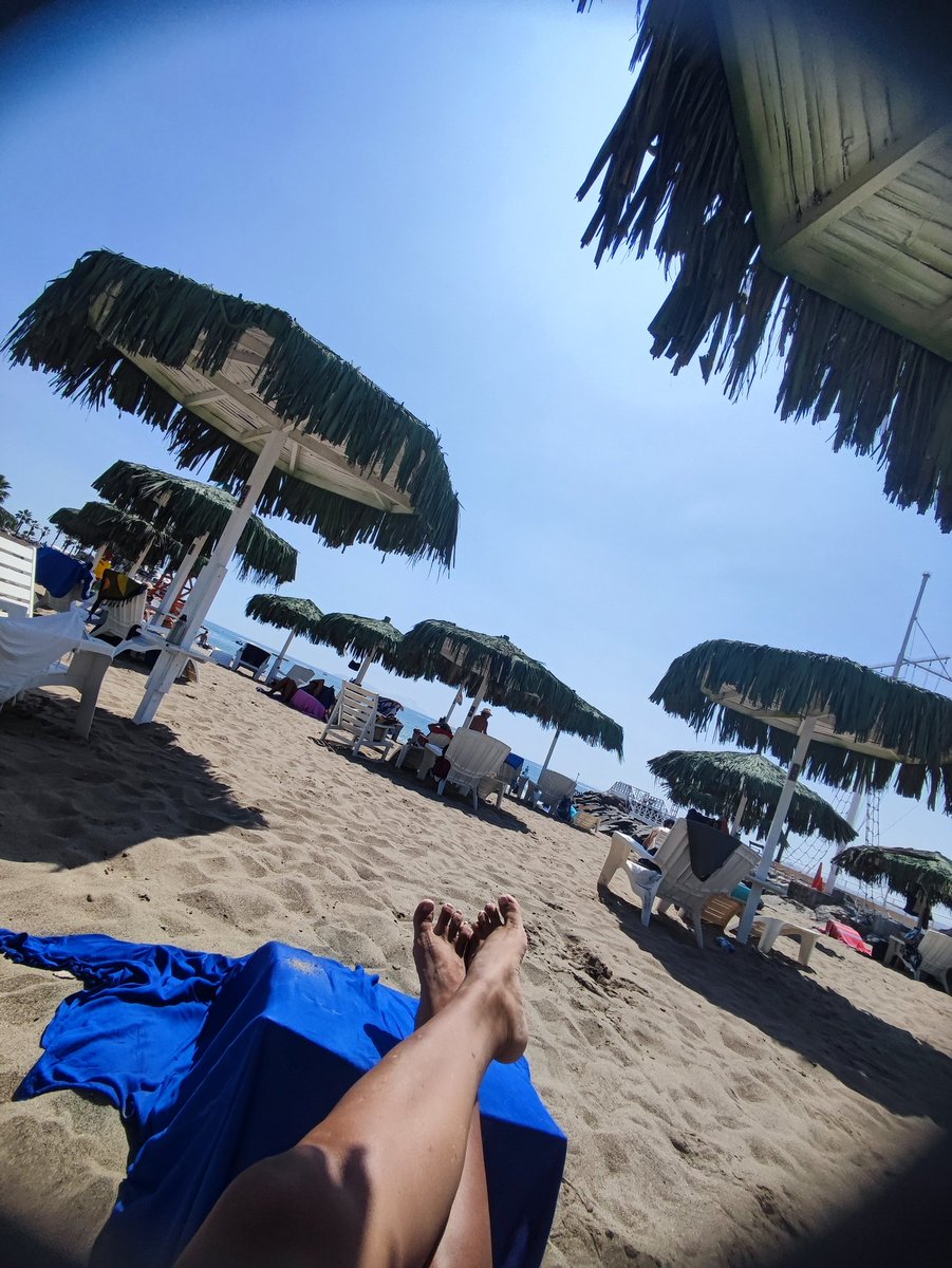 ularosa's tweet photo. #FelizSemanaSanta En la playa es el único sitio que se puede estar con esta ola de calor #29grados🥵🥵🥵 #Lima #Perú https://t.co/kOeLMXsGAJ