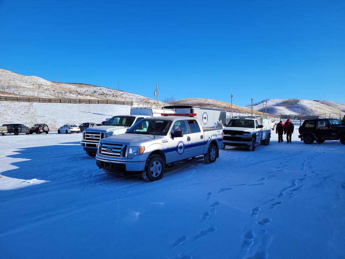 CochraneSAR's tweet photo. Members of Cochrane Search and Rescue and Foothills Search and Rescue are currently responding to a missing persons search southwest of Longview.
If in the area, please give space to our vehicles and members as they execute their search. https://t.co/F2wowqD5BT
