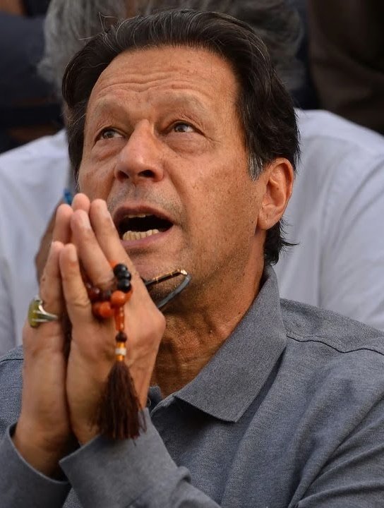 noor_ch_078's tweet photo. جاؤ چھوڑ دو ملک کی جان بہت دیکھ لیا نیا پاکستان 
سب وعدے سچ تھے آپ کے 
گھر بھی مل گئے 
ملازمت بھی مل گی بے روزگار کو 
سب مل گیا اب معاف کرو 
جاؤ چھوڑ دو جان ملک کی  اپنا گھر چلوں
ملک چلنا بچوں کا کھیل نہیں 
#فتنہ_سے_آزادی_کا_ایک_سال https://t.co/VH0RqO1OLZ