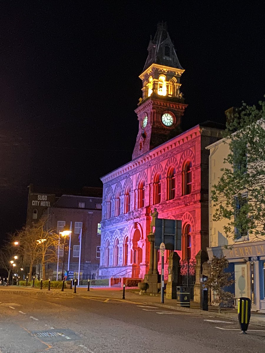 Even The Town Hall turned red to celebrate @sligorovers win last night 👏🔴⚪️ #thepeoplesclub 

@sligococo @SligoBID @TommySligo