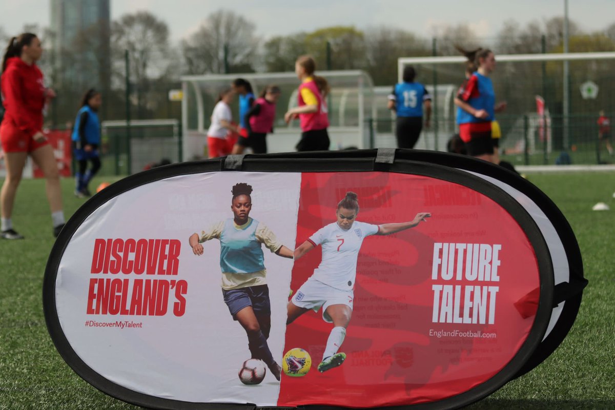 Today I got to be part of an event where we made dreams come true, 120+ local @BrentfordFCCST participants attended an FA #discovermytalent Future Lioness day and got to showcase their talent in-front of their heroes. Thank you @JonWhittingham & @lecci80 and @Lionesses 😍🐝⚽️