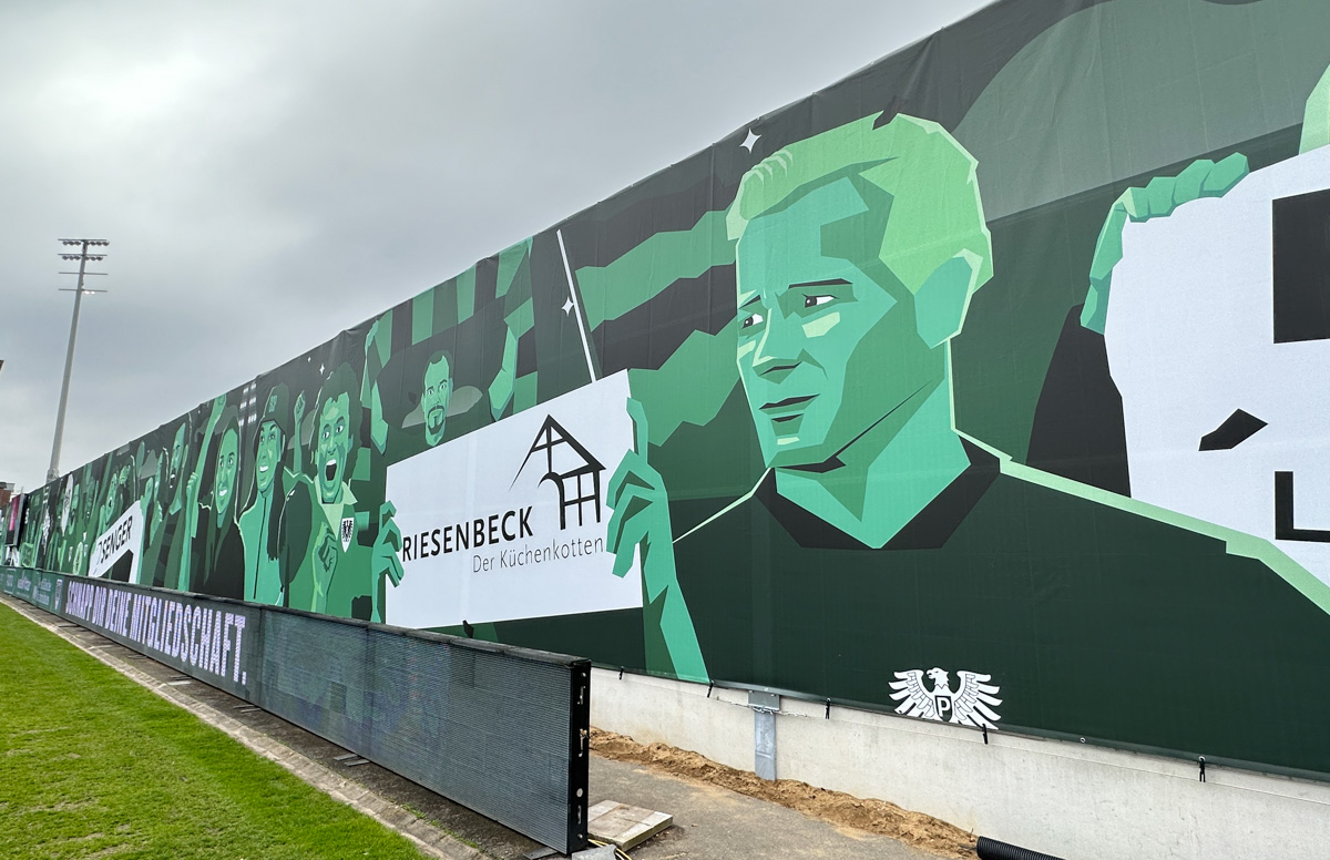 100ProzentSCP's tweet photo. Im Heimspiel des @preussen06 gegen Oberhausen war die bunt und emotional gestaltete Lärmschutzwand erstmals zu sehen ... Eindrücke: https://t.co/BzB85WdWzM #SCPRWO https://t.co/JQqVtprTnq