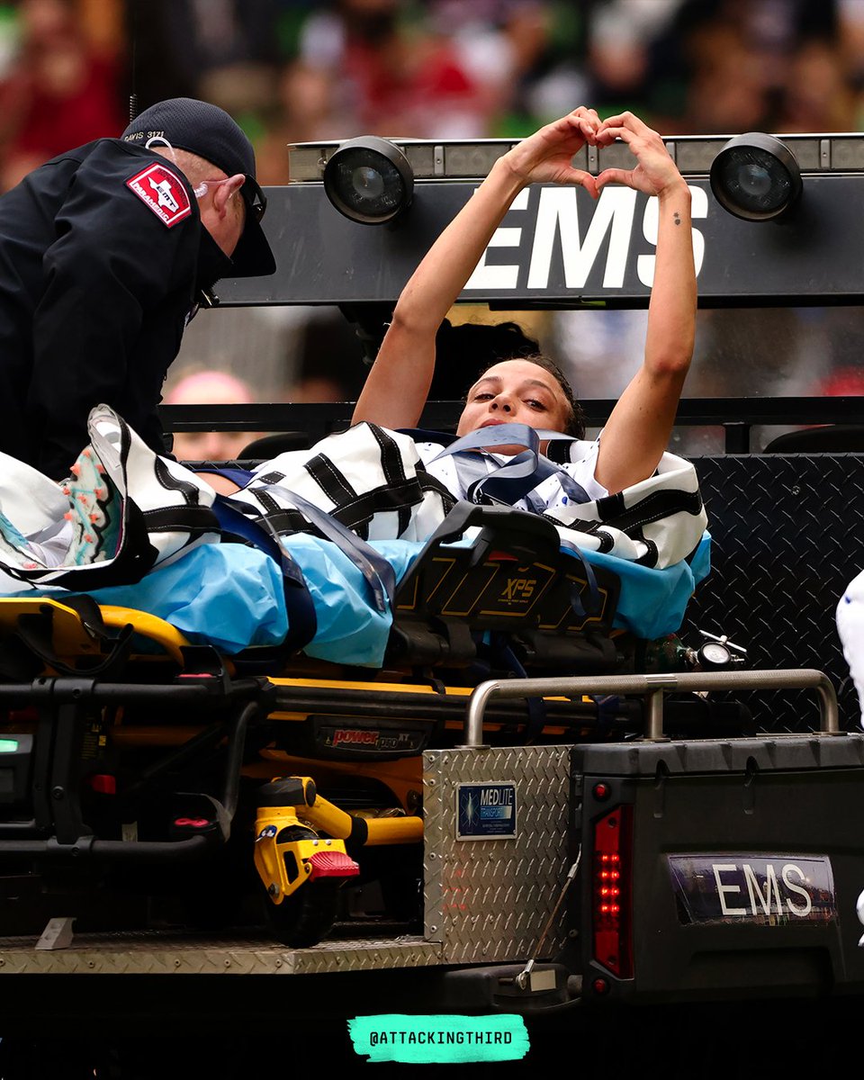 WGolazo's tweet photo. Mal Swanson was carted off the field after suffering a left knee injury.

Sending her our best wishes. 🙏 https://t.co/mSSROFFieG
