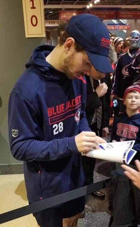 warriecoods's tweet image. The thing that I love about the #CBJ is how accessible everyone is. Many people are surprised when I tell them that I've met many CBJ players, broadcasters, and arena staff and explored most of NWA. In my opinion, the CBJ has the best fan experience around ♥️🏒
#5thlinethanks