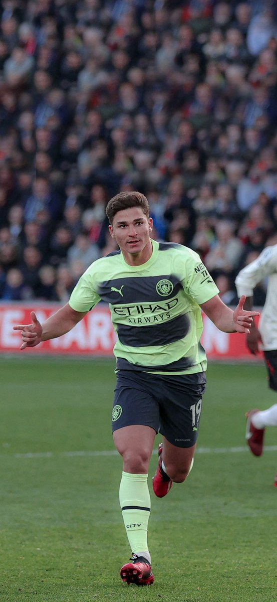 5aledz_'s tweet image. 𝟒𝐊 #Wallpapers 
  ╘ 📁 Manchester City 🥶💙
    ╘ 📁 #SOUMCI
      ╘ 📁 Premier League.